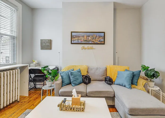 Walkable Lawrenceville Townhome W/ Patio! Pittsburgh