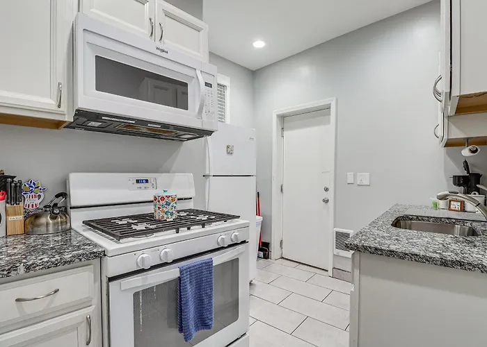 Walkable Lawrenceville Townhome W/ Patio! Ferienhaus *