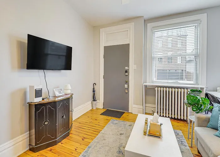 Walkable Lawrenceville Townhome W/ Patio! Ferienhaus