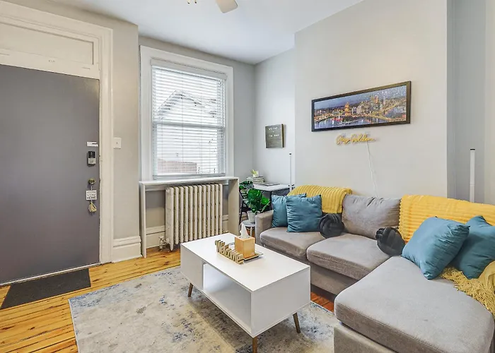 Ferienhaus Walkable Lawrenceville Townhome W/ Patio!