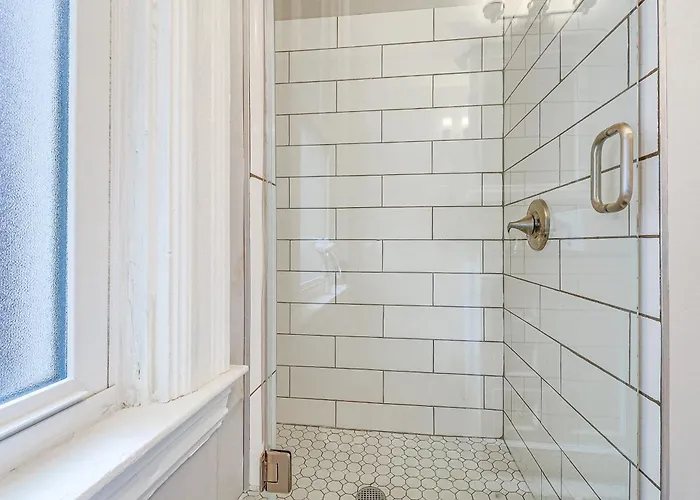 Walkable Lawrenceville Townhome W/ Patio! Ferienhaus *