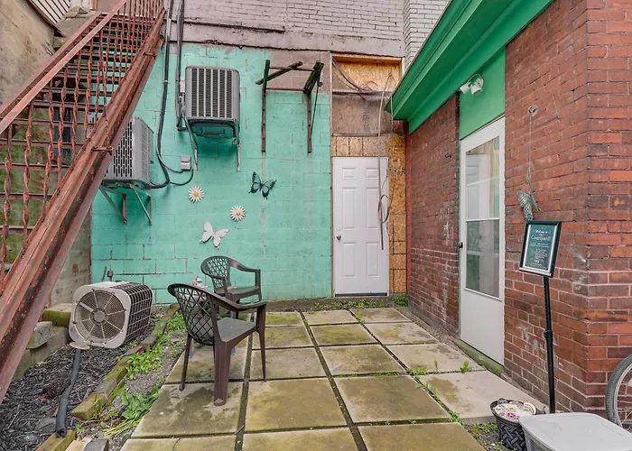 Walkable Lawrenceville Townhome W/ Patio! Pittsburgh