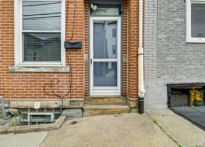 Walkable Lawrenceville Townhome W/ Patio! Ferienhaus